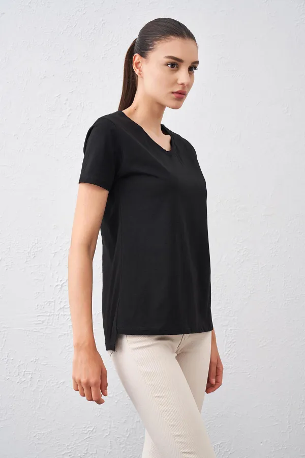 Kadın Siyah Yaka Ribanalı V Yaka Basic Tişört