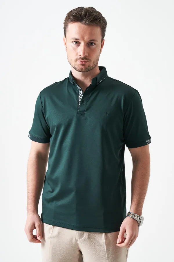 T-shirt à rayures pour homme, vert olive, col boutonné, à motifs.