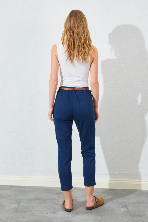 Kadın Lacivert Yan Cepli Havuç Paça Deri Kemerli Gabardin Pantolon