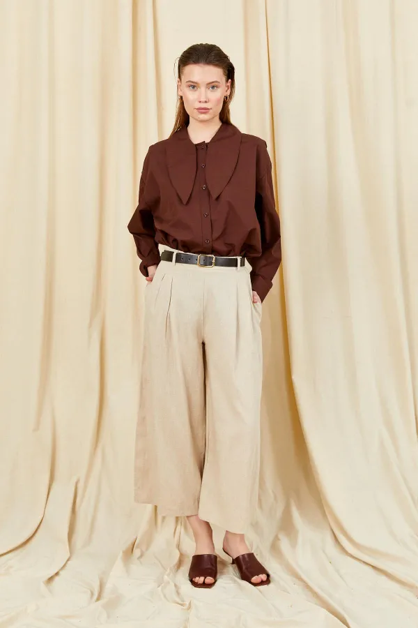 Kadın Naturel Kemer Detaylı Çift Pileli Bemuda Keten Pantolon