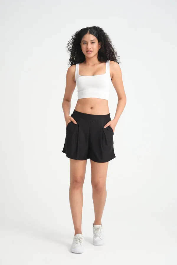 Kadın Beli Lastikli Cepli Pileli  Kısa Rahat Kesim Krep Şort