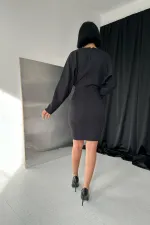 Robe détaillée avec chaîne