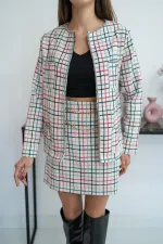 Ensemble veste ouverte sur le devant et jupe à chaîne