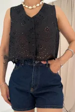 Zero Sleeve Embroidered Blouse