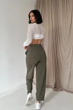 Pantalon à pinces et détails élastiques
