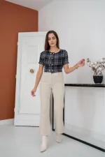 Chemisier rayé et boutonné