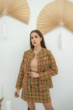 Ensemble veste ouverte sur le devant et jupe à chaîne