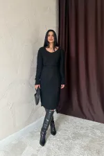 Robe en tricot ceinturée