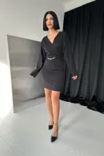 Robe détaillée avec chaîne