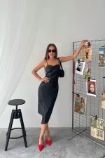 Robe courte plissée en cuir