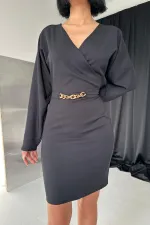 Robe détaillée avec chaîne