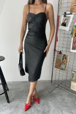 Robe courte plissée en cuir