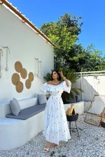 Omuzları Lastikli Brode Elbise