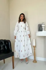 Robe brodée à motifs tulipes