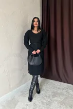 Robe en tricot ceinturée