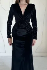 Önü Yırtmaçlı Güllü Elbise