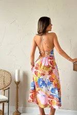 Robe décolletée en lin