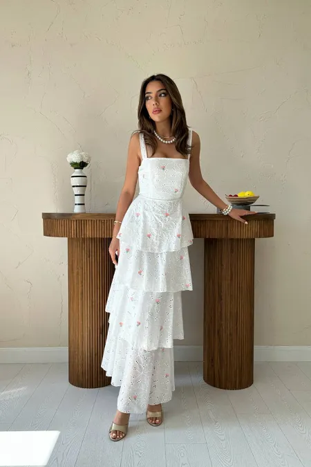 Robe à volants et dos nouée