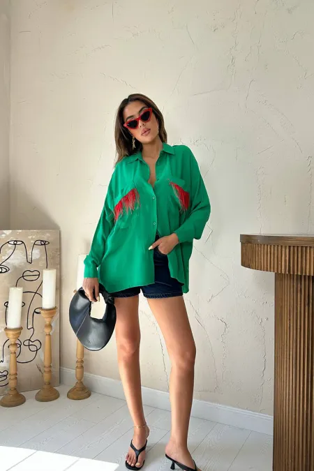 Chemise à pompons avec poche