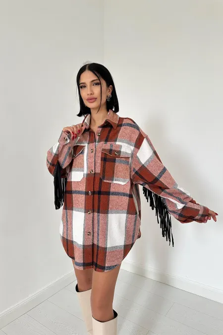 Chemise à pompons dans le dos