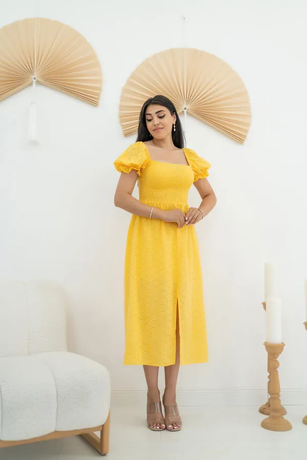 Robe festonnée à boucles