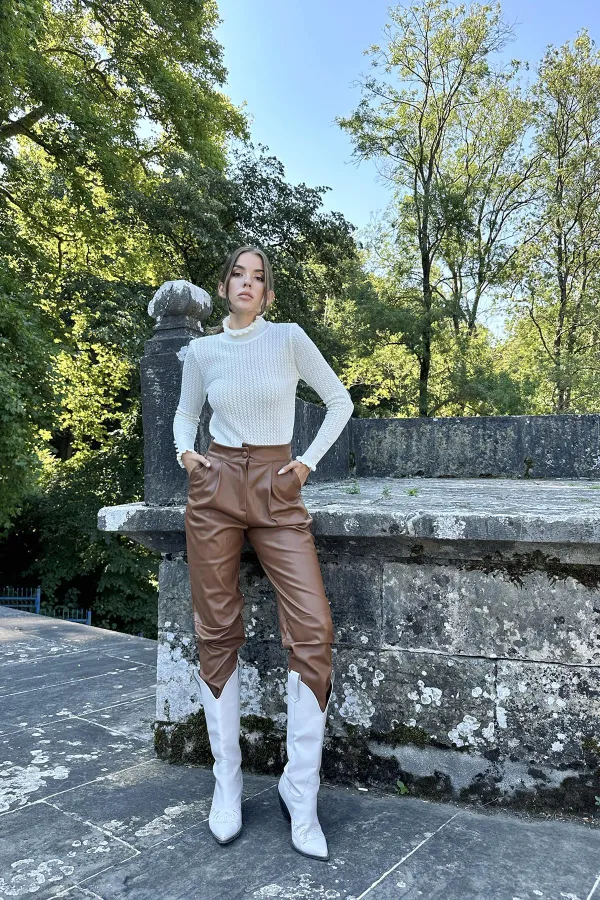 Boğazlı ve Örgülü Triko Kazak