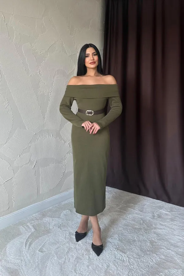 Robe en tricot ceinturée