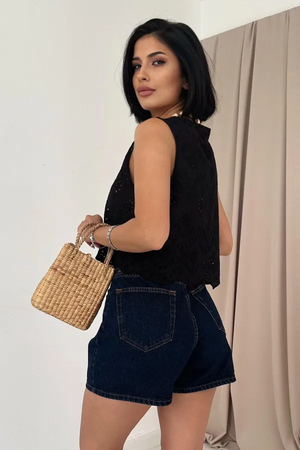 Zero Sleeve Embroidered Blouse