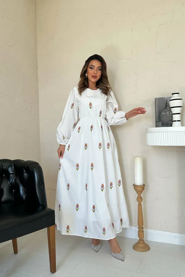 Robe brodée à motifs tulipes