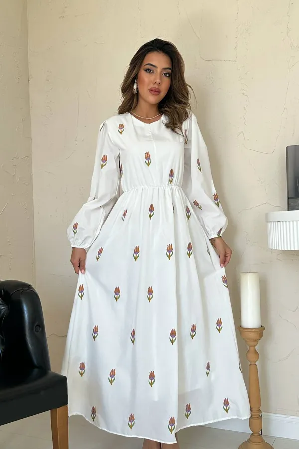 Robe brodée à motifs tulipes