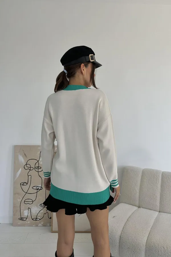 Pull tricoté avec garniture de col et de poignet