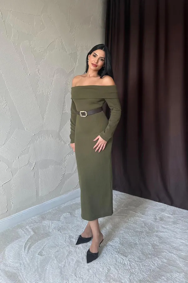 Robe en tricot ceinturée