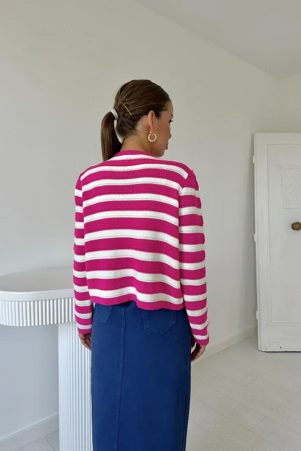 Çizgili ve Düğmeli Triko Kazak