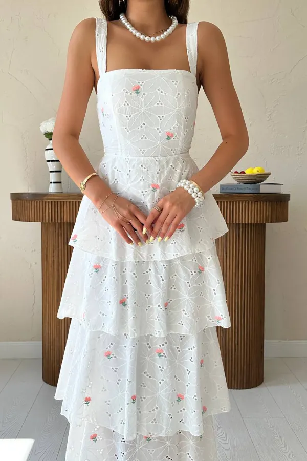 Robe à volants et dos nouée