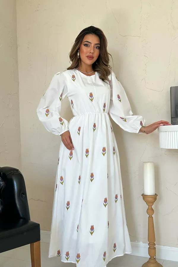 Robe brodée à motifs tulipes