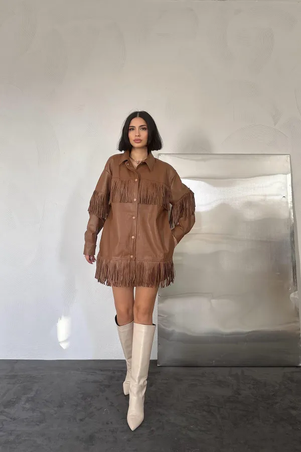 Chemise en cuir à pompons