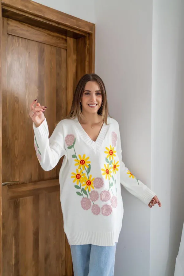 Çiçek Nakışlı Kazak