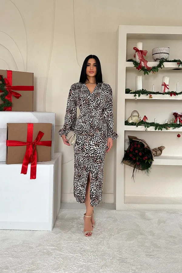 Önü Yırtmaçlı V Yaka Elbise