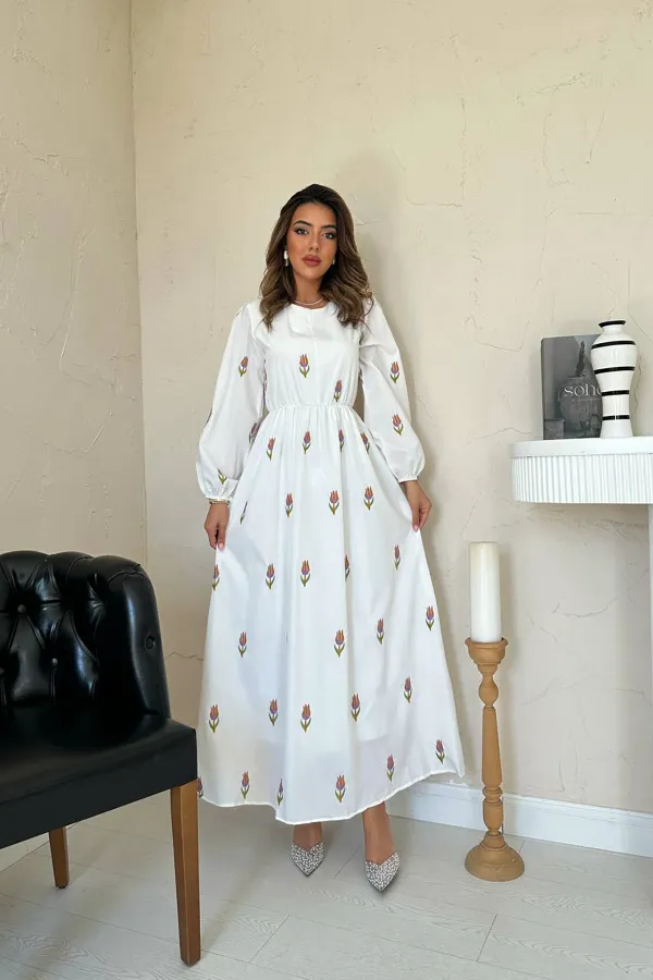 Robe brodée à motifs tulipes