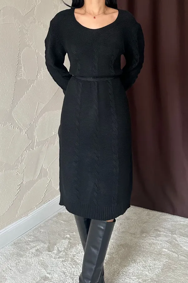 Robe en tricot ceinturée