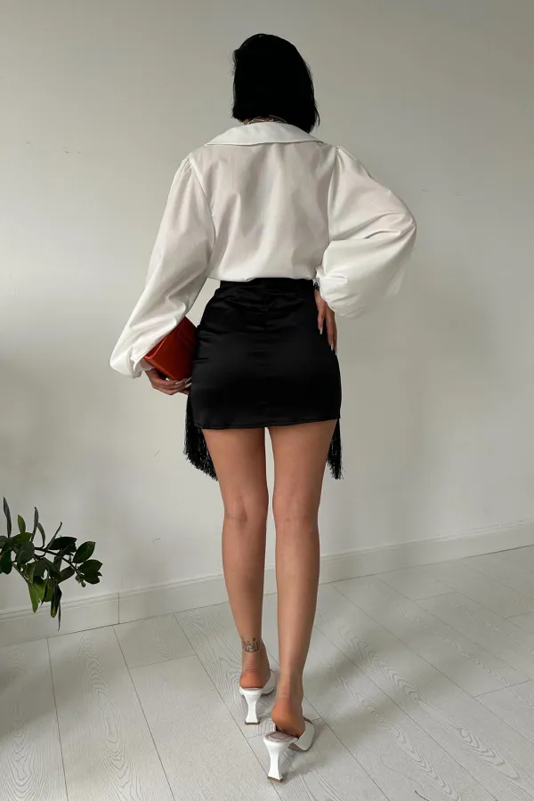 Jupe en satin à pompons