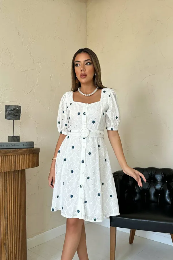 Robe à col carré avec ceinture