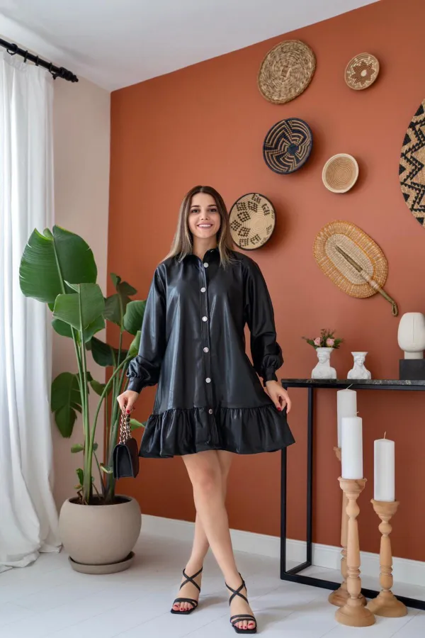 Robe en cuir avec jupe plissée