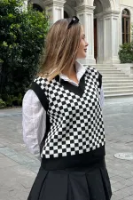 Plaid Pattern V-Neck Sweater