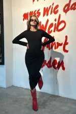 Robe longue à manches longues et fente en tissu doux au toucher