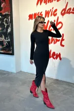 Robe longue à manches longues et fente en tissu doux au toucher