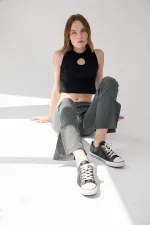 Yaka Detaylı Fitilli Crop Örme Bluz