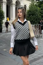 Plaid Pattern V-Neck Sweater