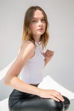 Yaka Detaylı Fitilli Crop Örme Bluz