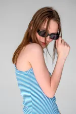 Débardeur sans manches à rayures côtelées et col halter